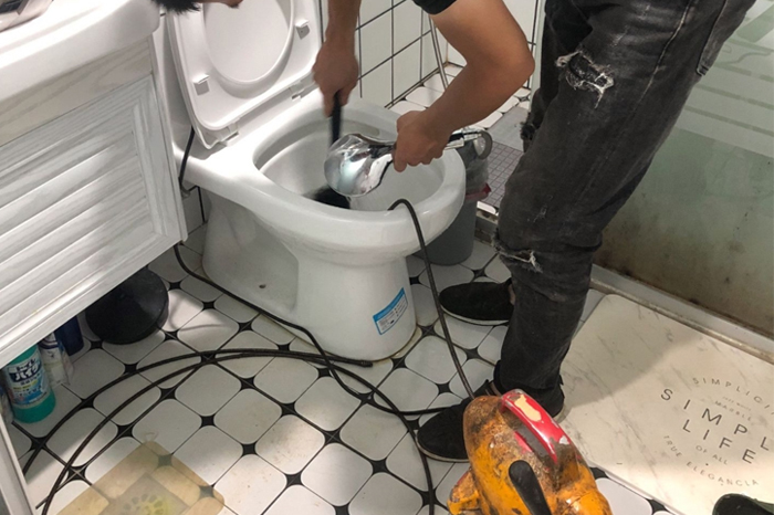 乌苏马桶堵塞自己疏通还是找师傅？专业上门服务让你省时更省心